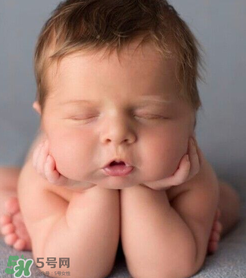 早產(chǎn)兒奶粉和普通奶粉的區(qū)別 早產(chǎn)兒奶粉的特點 早產(chǎn)兒奶粉和普通奶粉的區(qū)別 早產(chǎn)兒奶粉的特點