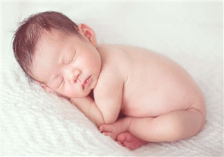 早產(chǎn)兒幾個(gè)月可以添加輔食？早產(chǎn)兒添加輔食需要延遲嗎？