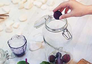 楊梅泡酒是青的好還是紅的好？楊梅酒用什么顏色的楊梅？