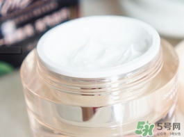 先用防曬噴霧還是素顏霜？素顏霜防曬噴霧使用順序