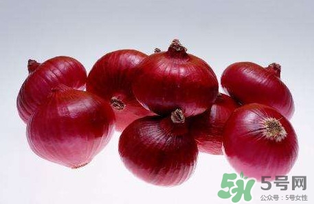 紅皮洋蔥和白皮洋蔥哪個(gè)好？吃紅皮洋蔥有什么好處