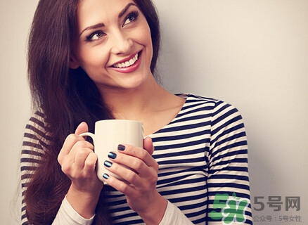 杜仲茶比較適合哪些人飲用？杜仲茶功效與作用有哪些？