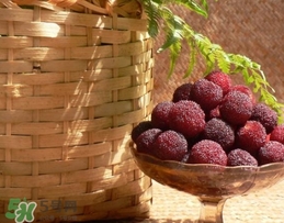 楊梅酒放糖好還是不放糖好？楊梅酒放什么糖好？