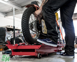 blends與vans聯(lián)名機(jī)車主題鞋子在哪買_怎么買？