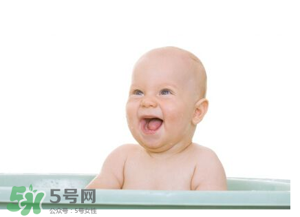 寶寶能用艾葉水洗澡嗎？嬰兒能用艾葉水洗澡嗎？