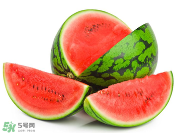 催熟的西瓜能吃嗎？催熟的西瓜吃了會怎樣？