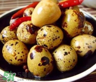 鵪鶉蛋能和胡蘿卜一起吃嗎？鵪鶉蛋能放多久？