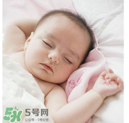 寶寶睡覺突然大哭是什么原因？寶寶睡覺大哭正常嗎？