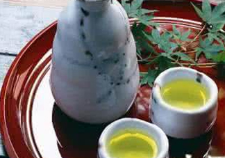 竹葉青酒不能和什么一起吃？喝竹葉青酒要注意什么？