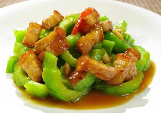 苦瓜炒肉怎么炒不苦？苦瓜炒肉怎么做才不苦？