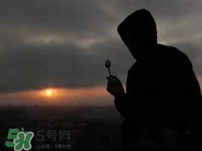 抑郁癥會導致生活不能自理嗎？抑郁癥會引起什么病