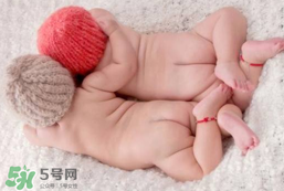 嬰兒床上用品有哪些？嬰兒床上用品需要準(zhǔn)備什么？