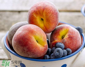 藍(lán)莓和桃子能一起吃嗎？藍(lán)莓和桃子能一塊吃嗎？