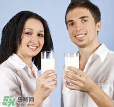 脫脂奶粉什么時(shí)候喝最好？脫脂奶粉什么時(shí)候喝？