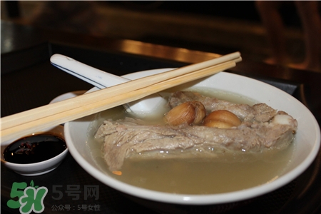 肉骨茶的功效 肉骨茶的作用 肉骨茶的功效 肉骨茶的作用
