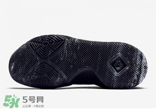 nike kyrie 3 triple black多少錢？耐克歐文3代純黑配色專柜價格