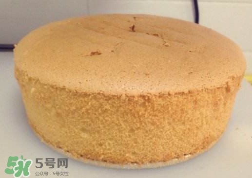 戚風(fēng)蛋糕怎么做才松軟？戚風(fēng)蛋糕怎么切開