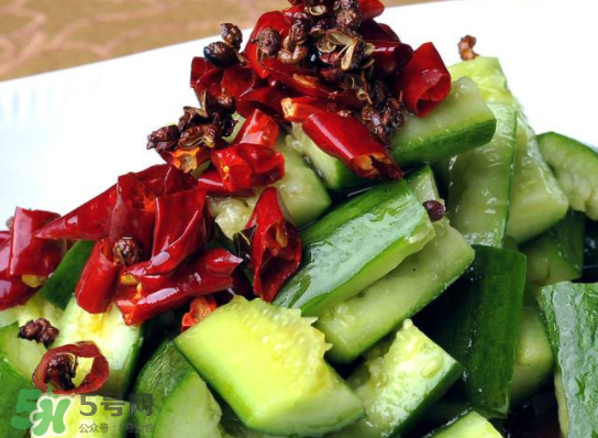 辣椒和黃瓜能一起吃嗎？黃瓜和辣椒一起吃好嗎？