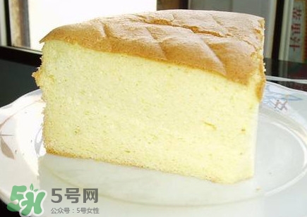 戚風(fēng)蛋糕怎么做才松軟？戚風(fēng)蛋糕怎么切開