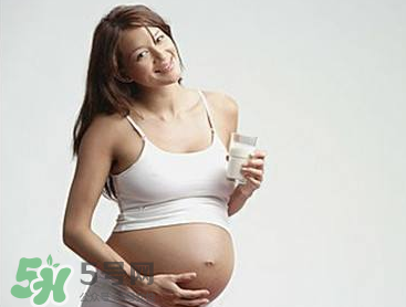 安滿和惠氏孕婦奶粉哪個(gè)好？安滿和惠氏孕婦奶粉的區(qū)別