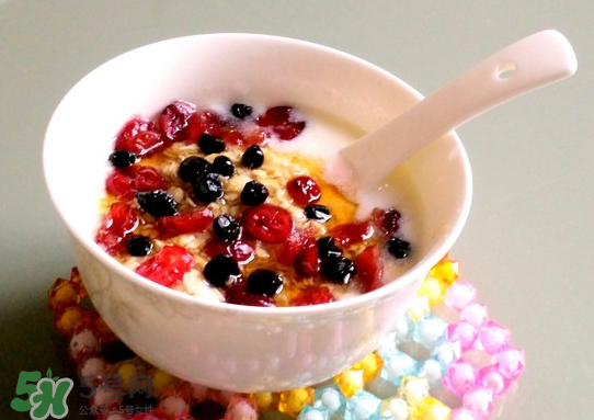 藍(lán)莓和蜂蜜能一起吃嗎？藍(lán)莓能和蜂蜜一起吃嗎？