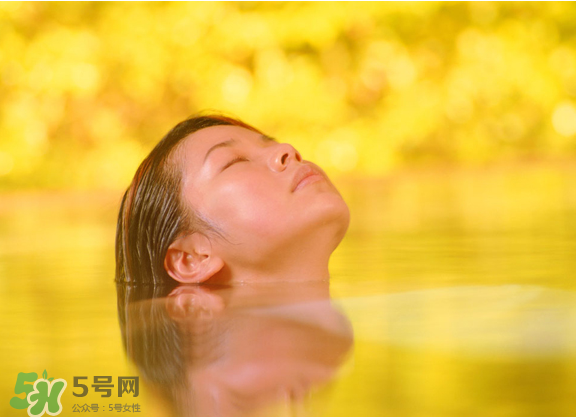 夏天可以泡溫泉嗎？冬天泡溫泉好還是夏天泡溫泉好？