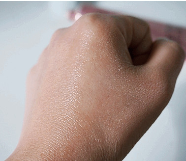 age20s粉底好還是赫拉氣墊好？