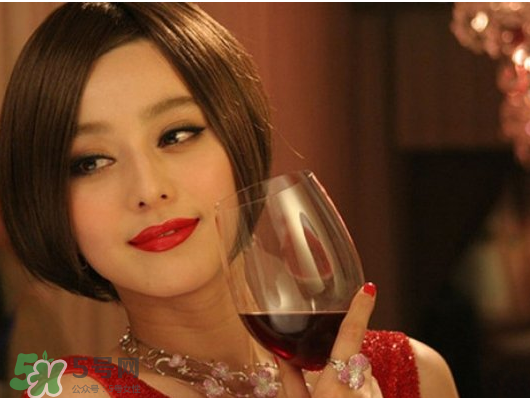 藍(lán)莓酒和葡萄酒哪個(gè)好？藍(lán)莓酒好還是葡萄酒好？