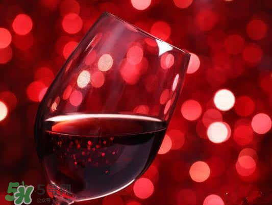 藍(lán)莓酒和葡萄酒哪個(gè)好？藍(lán)莓酒好還是葡萄酒好？