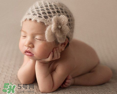 母乳喂養(yǎng)會胸下垂嗎？母乳喂養(yǎng)胸部下垂怎么辦？