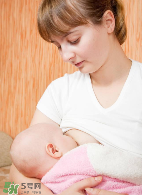 母乳喂養(yǎng)胸會變小嗎？母乳喂養(yǎng)胸會不會變??？