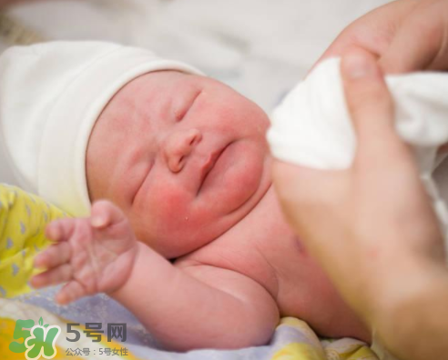 母乳喂養(yǎng)胸會變大嗎？母乳喂養(yǎng)后胸部的變化