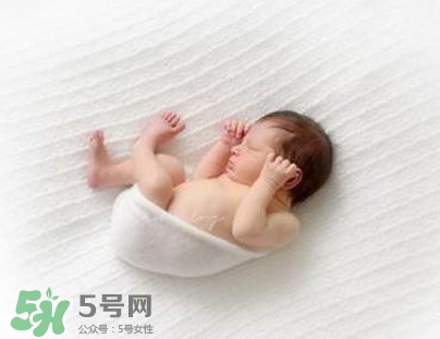 新生兒能用母乳洗臉嗎？新生兒能用母乳擦臉嗎？