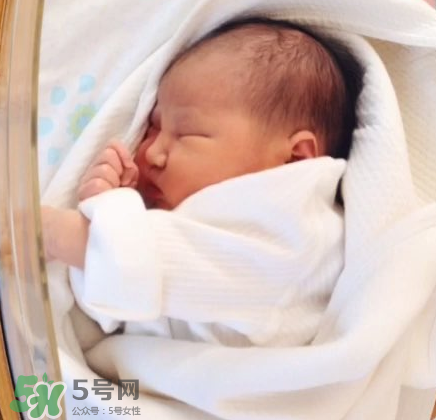 新生兒能用母乳洗臉嗎？新生兒能用母乳擦臉嗎？