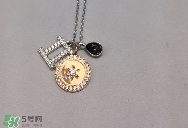 施華洛世奇星座項(xiàng)鏈?zhǔn)鞘裁床馁|(zhì)？施華洛世奇星座項(xiàng)鏈材質(zhì)介紹