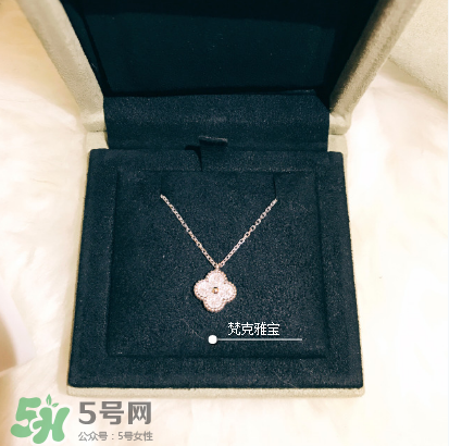 梵克雅寶四葉草項(xiàng)鏈?zhǔn)鞘裁床馁|(zhì)？四葉草項(xiàng)鏈材質(zhì)介紹