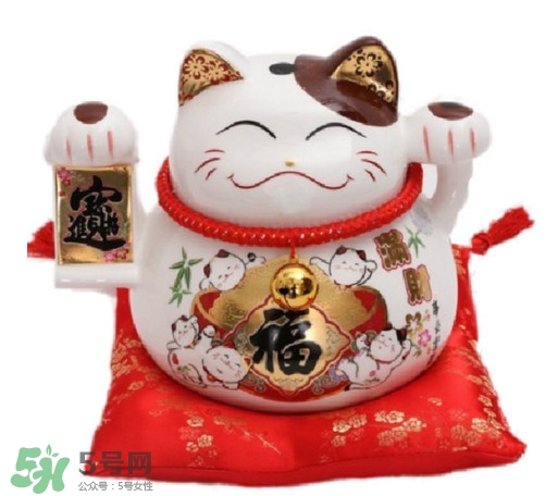 招財(cái)貓有什么講究？招財(cái)貓左手招什么右手招什么？