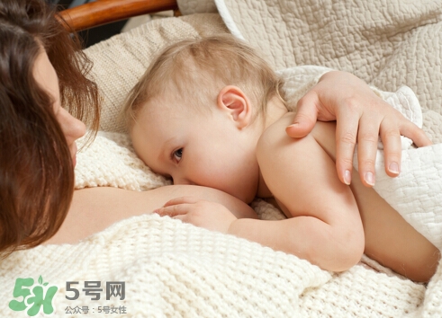 母乳喂養(yǎng)會胸下垂嗎？母乳喂養(yǎng)胸部下垂怎么辦？