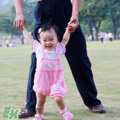 寶寶八字腳的原因 寶寶八字腳是怎么回事？