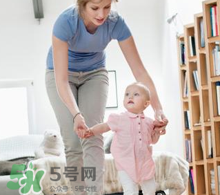 怎么糾正寶寶內(nèi)八字腳？寶寶八字腳幾歲前可以糾正？