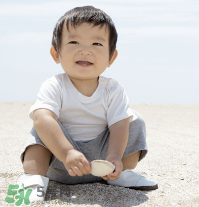 寶寶發(fā)燒可以擦清涼油嗎？寶寶發(fā)燒擦清涼油有副作用嗎？