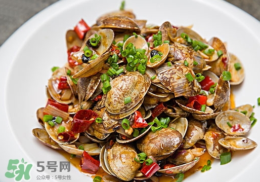 花甲泡了一夜還能吃嗎？花甲泡了一夜吃了會(huì)怎樣