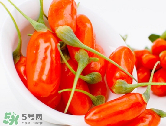 枸杞鮮果能吃嗎？鮮枸杞好還是干枸杞好