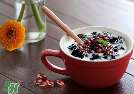 龜苓膏為什么是苦的？龜苓膏苦的可以吃嗎？