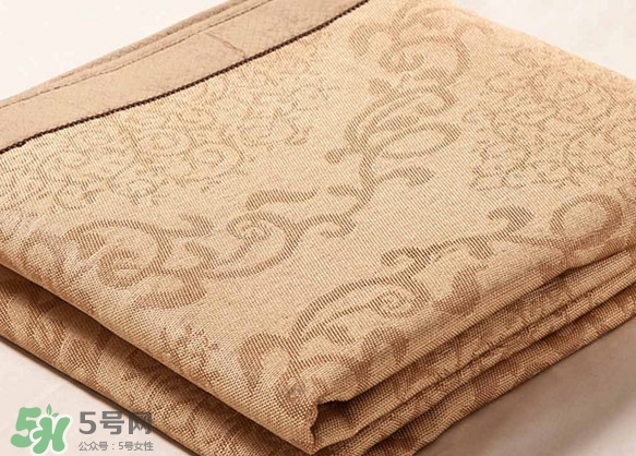 夏天擦涼席用熱水還是用冷水？涼席來年用時(shí)注意什么