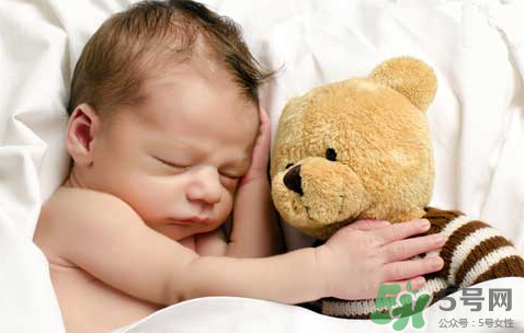 新生兒吃母乳一次吃多久？新生兒吃母乳一次十分鐘正常嗎？