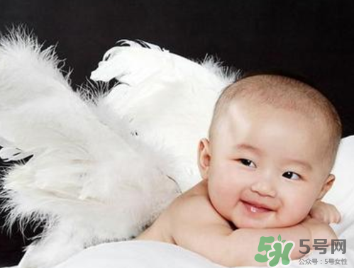 新生兒吃母乳拉稀是怎么回事？新生兒吃母乳拉稀怎么辦？