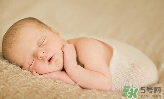 新生兒吃母乳一天拉幾次正常？新生兒吃母乳的排便規(guī)律