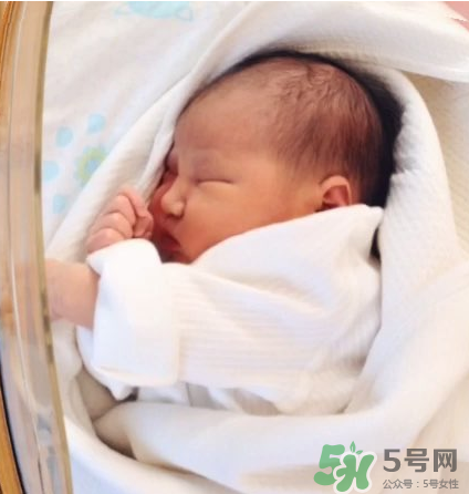 新生兒吃母乳會(huì)撐到嗎？新生兒吃母乳會(huì)吃撐嗎？