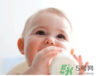 新生兒一月吃幾罐奶粉？新生兒一月吃幾桶奶粉呢？